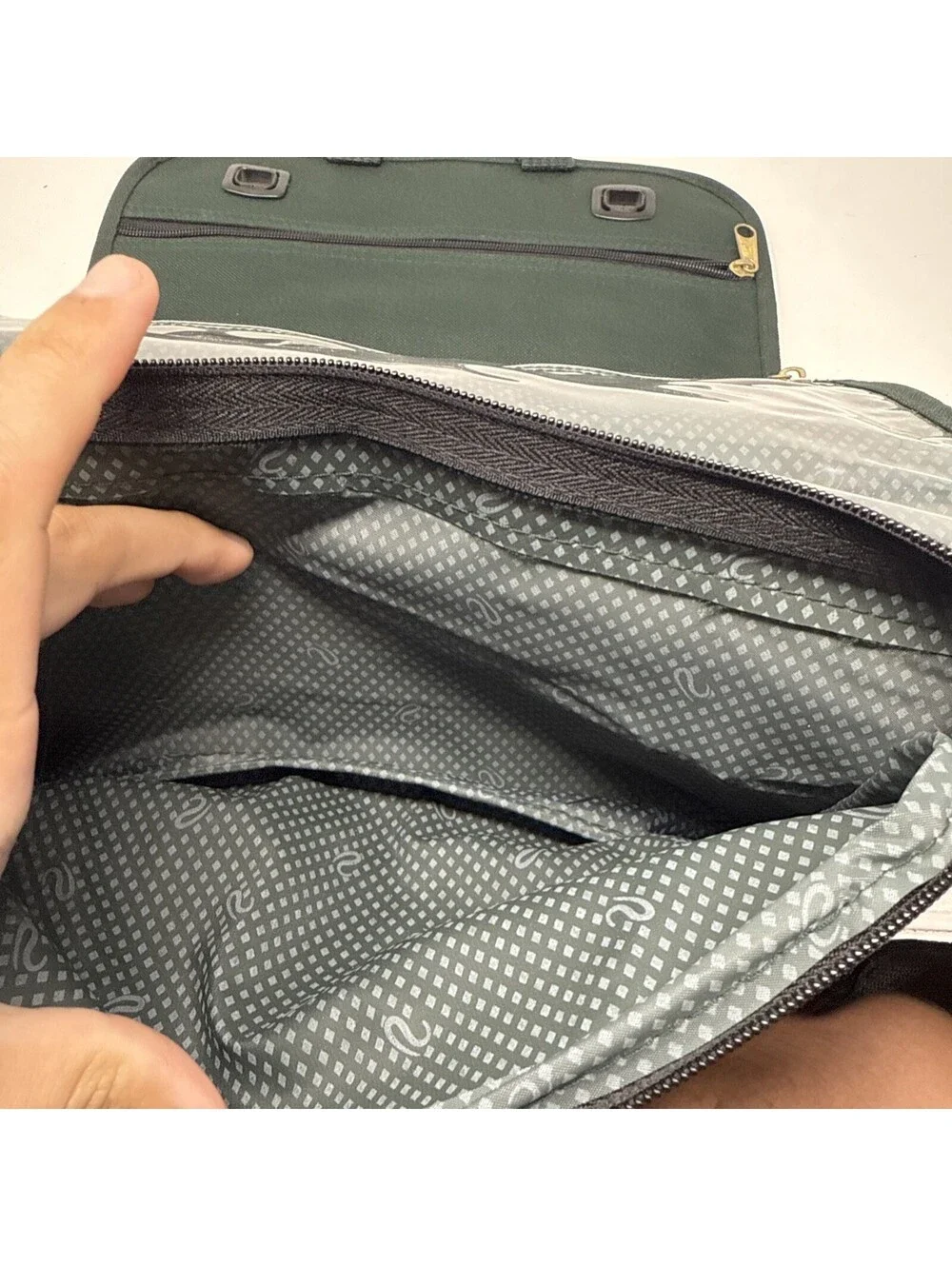 Ricardo Beverly Hills Hanging Toiletry Bag Travel Organizer